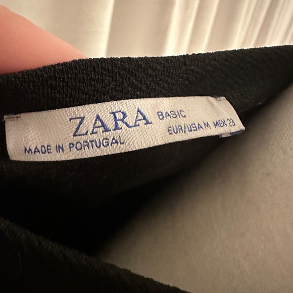 Zara Crew Neck Gold and Burgundy Patterned Graphic Tee Size Medium - Picture 6 of 6